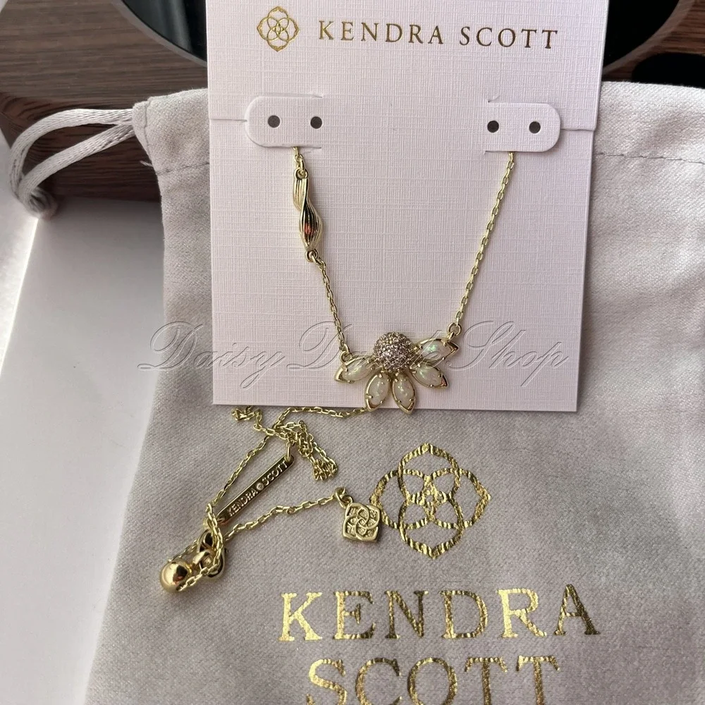 ✨New Kendra Scott Pink Mix Gold Plated Anya Flower Short Pendant Necklace 🌼